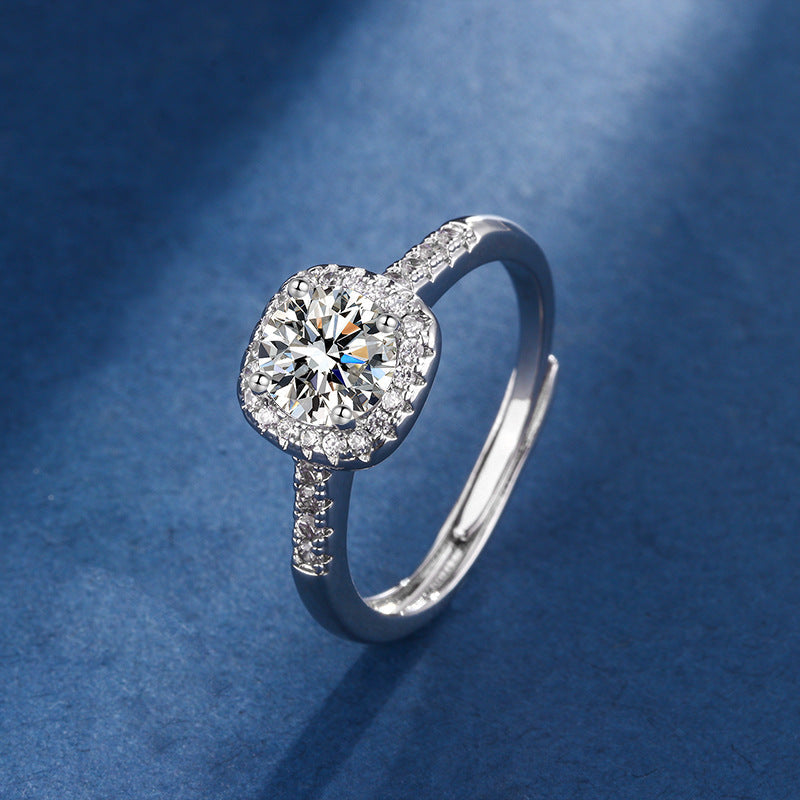 Arijin luksuzni set nakita od belog zlata u obliku kvadrata