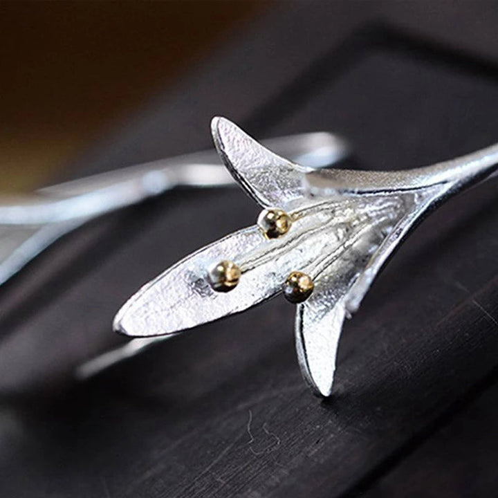 Elegantne srebrne cvetne naušnice