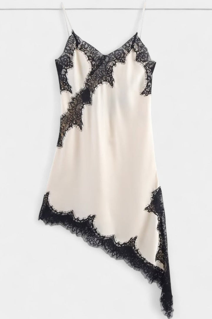 Katarina Mini Haljina s Naramenicama i Čipkom